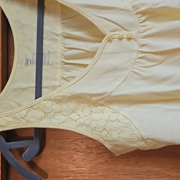 Gap tank sz medium - Picture 2 of 7